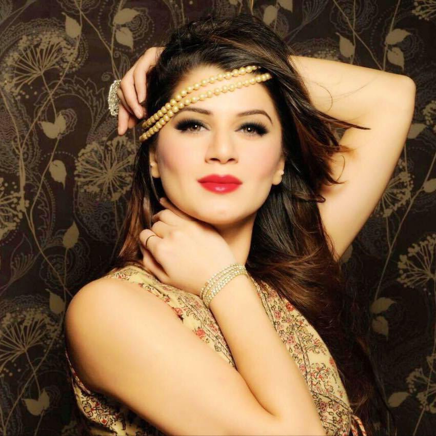 Kainaat-Arora-Top--Hottest-Punjabi-Actresses-kainaat-arora
