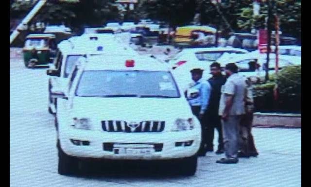 Culture Minister’s Staff Teaches VIP Culture to Security Guard. Video Viral