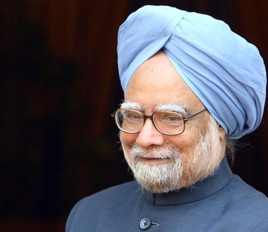 Manmohan Singh Terms Demonetisation, “Organised Loot & Legalised Plunder” Manmohan Singh on Demonetisation
