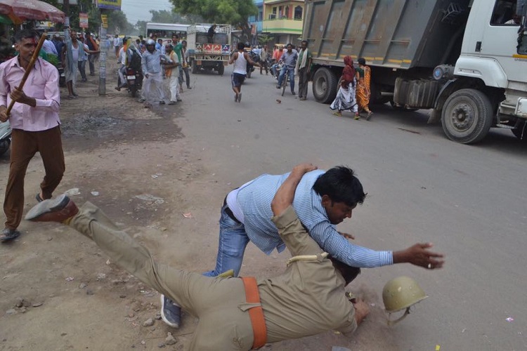 policemen thrashed