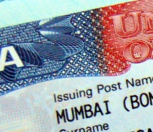Sharp Drop Of 43% In H1B Visas For Indian IT Companies Between 2015-17 US Visa - Social Media Handles