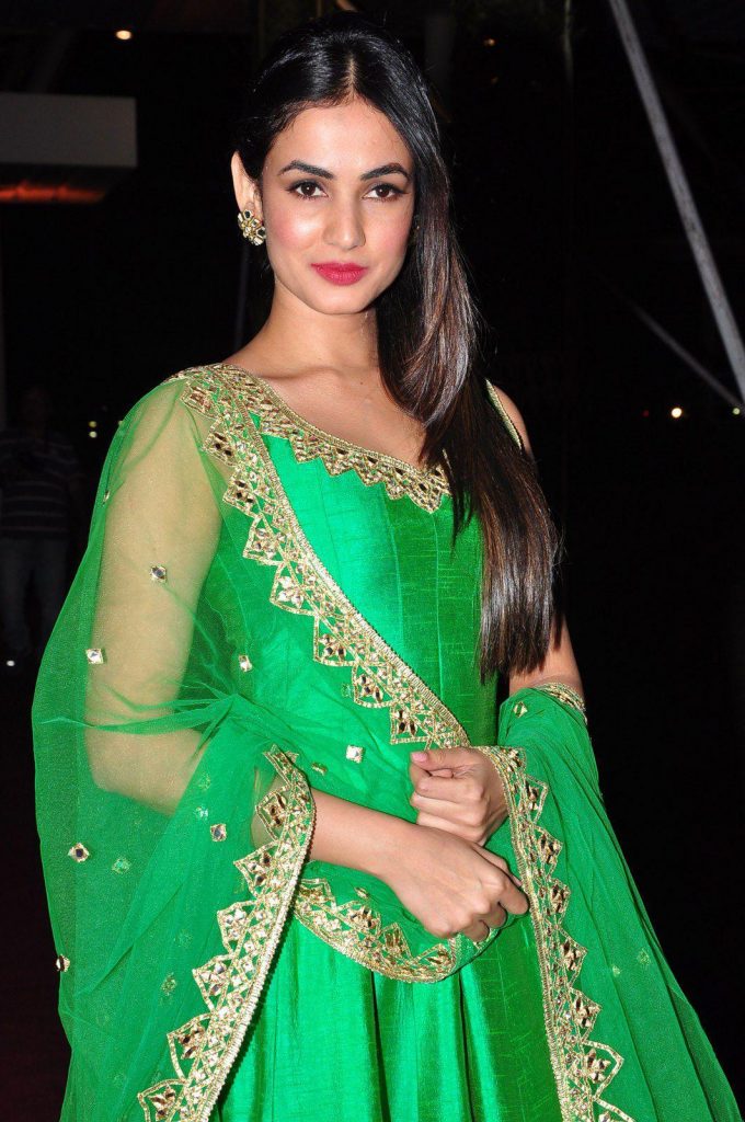 sonal-chauhan List of Top most beautiful and intelligent Indian women