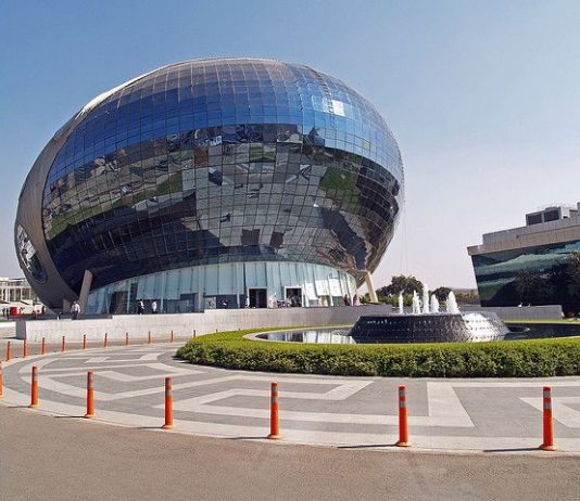 7 Reasons Why Pune Is The Best Place To Invest In Properties In India Invest in Properties in Pune - Infosys building