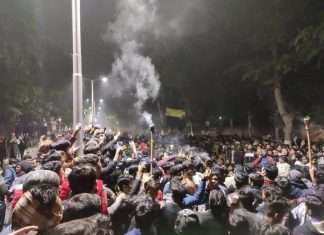 Huge Protests Break Out At AMU, 25000 Students On Hunger Strike Against CAB AMU Students Protest against CABbill