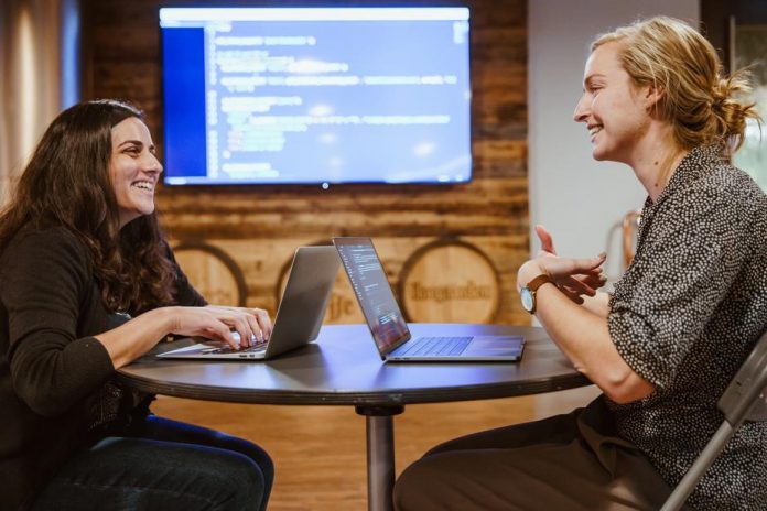 two-people-learning-to-code Digital learning