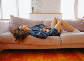 PRAG: India’s First Start-Up That Gives Menstruation Leave women-experiencing-menstrual-pain