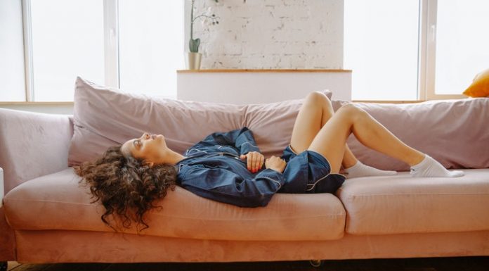 PRAG: India’s First Start-Up That Gives Menstruation Leave women-experiencing-menstrual-pain