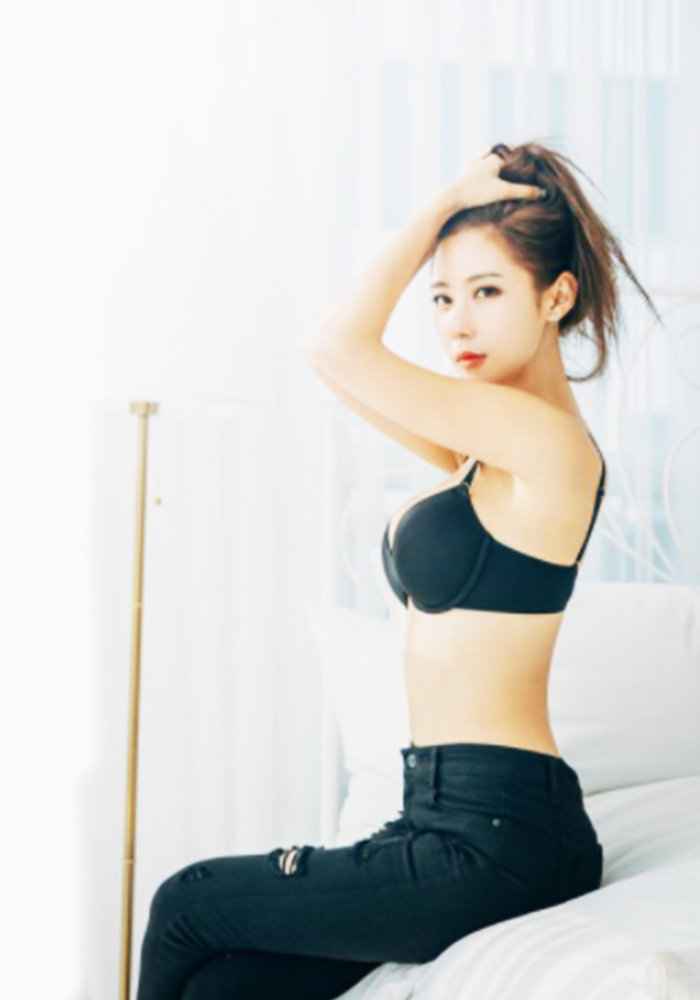 Korean girl film her hot body