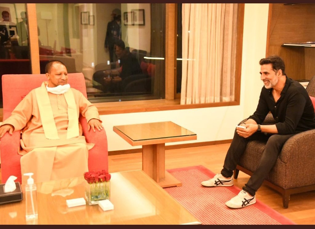 CM Yogi Adityanath with Akshay Kumar