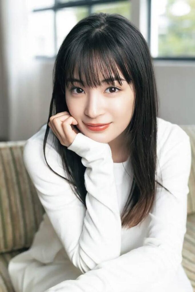 Suzu Hirose - Most Beautiful Actress From Japan
