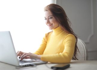 7 Smart Ways To Use Technology To Make Extra Money Working Online