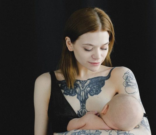 Know How Breastfeeding Helps in Post Pregnancy Weight loss Breastfeeding for weight loss