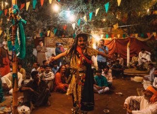 It Happens Only In India – The Idiosyncratic Us (Part 1 of Series IS.3.01) Idiosyncratic Indians