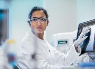 Crosscope & BALCO Join Hands To Focus On Effective Cancer Diagnosis Via AI Enabled Platform Doctor Working in Lab