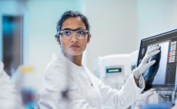 Crosscope & BALCO Join Hands To Focus On Effective Cancer Diagnosis Via AI Enabled Platform Doctor Working in Lab