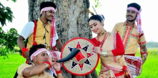 7 Indian Cultures And Traditions That Are Fading Away With Time Bihu dance in Assam