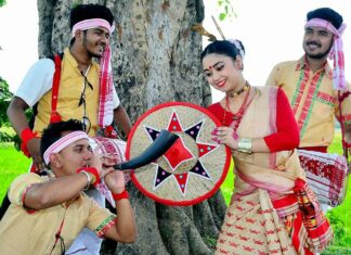 7 Indian Cultures And Traditions That Are Fading Away With Time Bihu dance in Assam