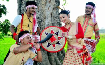 7 Indian Cultures And Traditions That Are Fading Away With Time Bihu dance in Assam