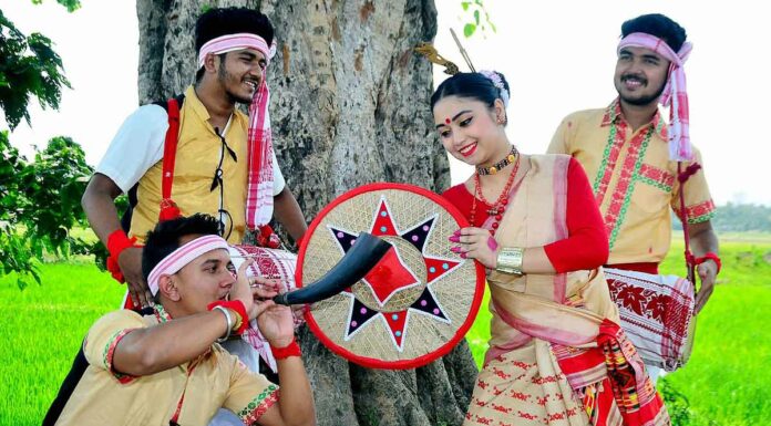 7 Indian Cultures And Traditions That Are Fading Away With Time Bihu dance in Assam