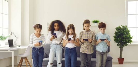 Digital Distractions – A Disturbing Trend That Is Destroying Gen Alpha Digital Distractions