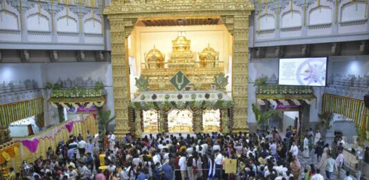 Lakhs Throng ISKCON Temple In Bangalore On Janmashtami ISKCON Temple