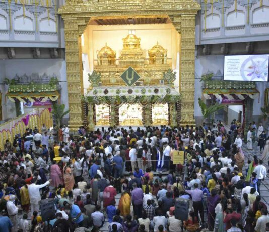 Lakhs Throng ISKCON Temple In Bangalore On Janmashtami ISKCON Temple