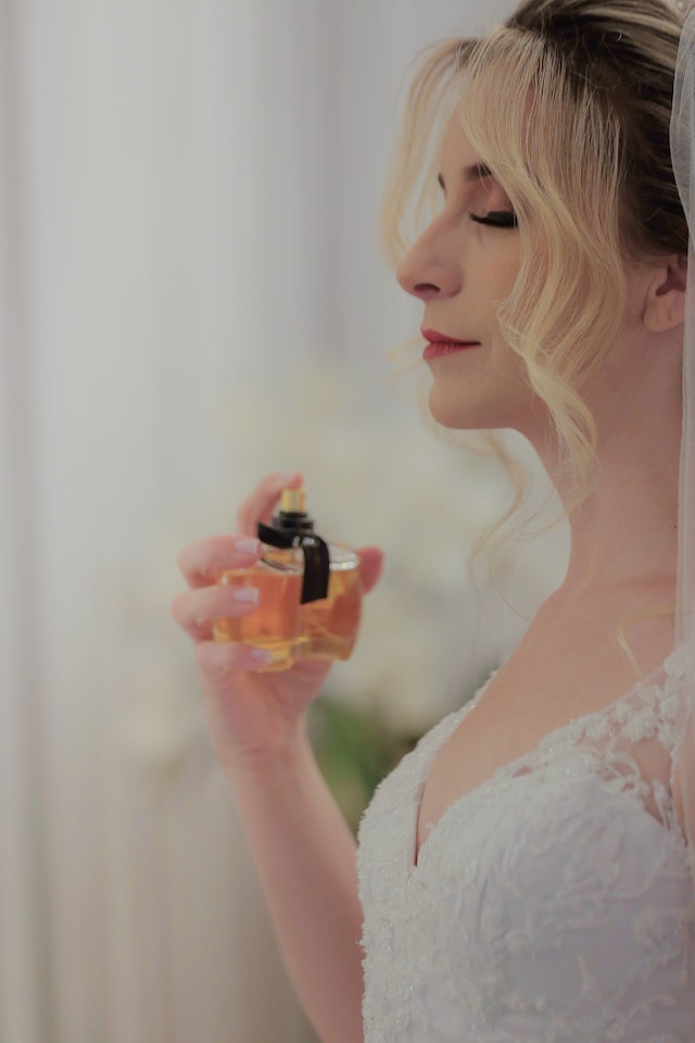 Bagaimana Memilih Parfum Yang Sempurna Untuk Wanita Anda?