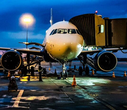 Airline Employment Bonds – A Tool To Exploit Pilots & Aircraft Engineers By Playing With Their Careers Parked Aircraft