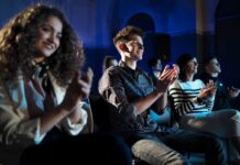 Shubi Husain Among Awardees Of India’s National  HealthCare Awards 2023 Audience Clapping - National Healthcare awards