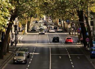 Top 7 Tips To Follow For Safe Driving Safe Driving in Traffic