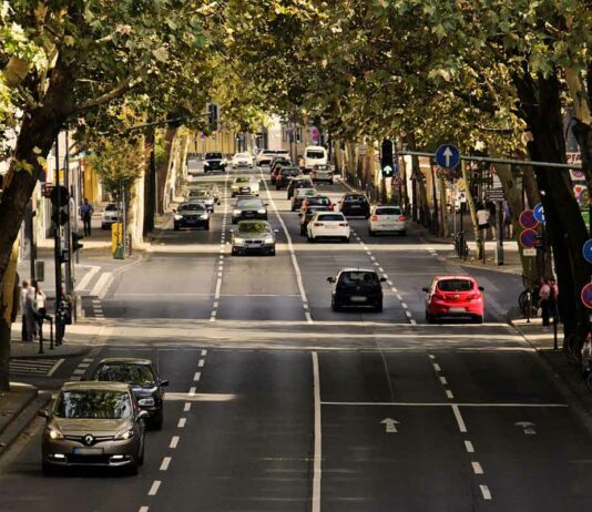 Top 7 Tips To Follow For Safe Driving Safe Driving in Traffic