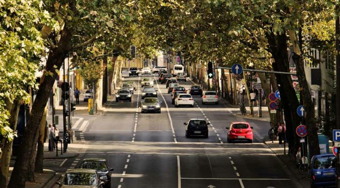 Top 7 Tips To Follow For Safe Driving Safe Driving in Traffic