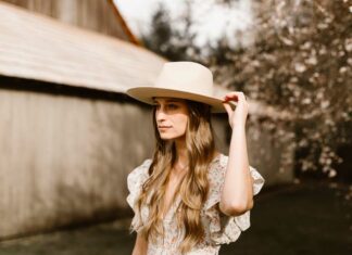 How To Dress Stylishly After 50? Dress stylishly