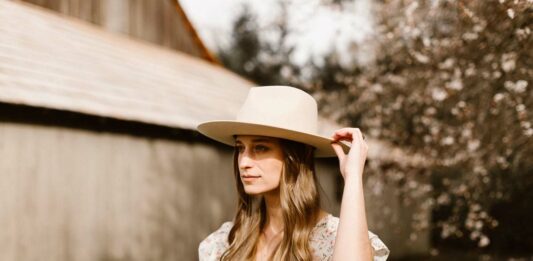 How To Dress Stylishly After 50? Dress stylishly