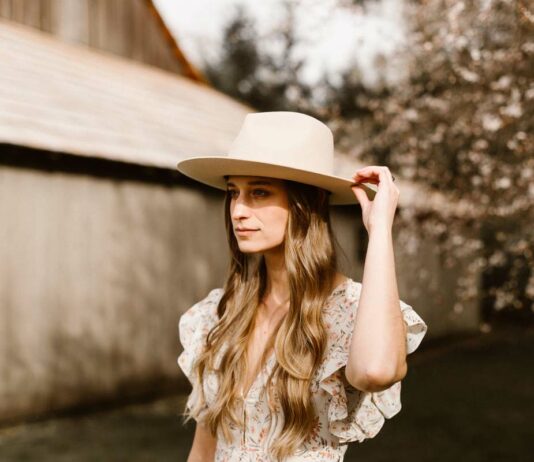 How To Dress Stylishly After 50? Dress stylishly