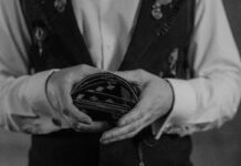 Movie Review ‘Now You See Me’ Suspenseful heist theme for the review.