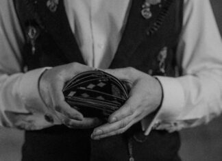 Movie Review ‘Now You See Me’ Suspenseful heist theme for the review.